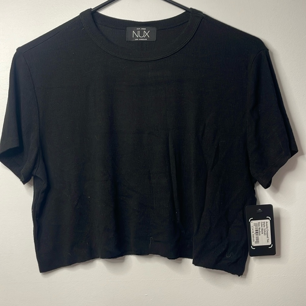 Black Nux Acacia Cropped Tee. NWT